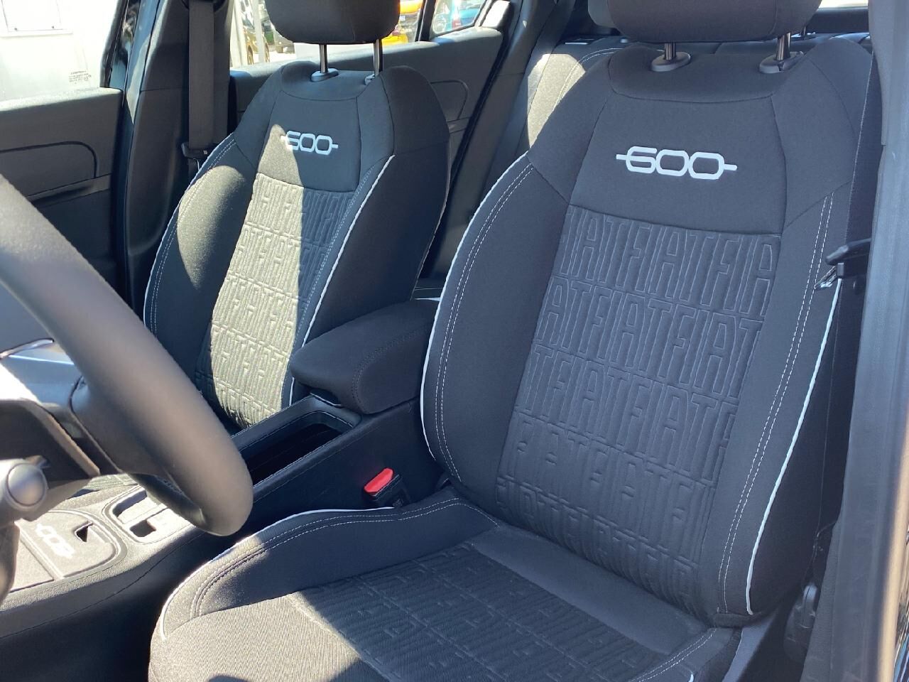 FIAT 600 Hybrid Sonderedition Ansicht 8 für Fahrzeugdetailseite