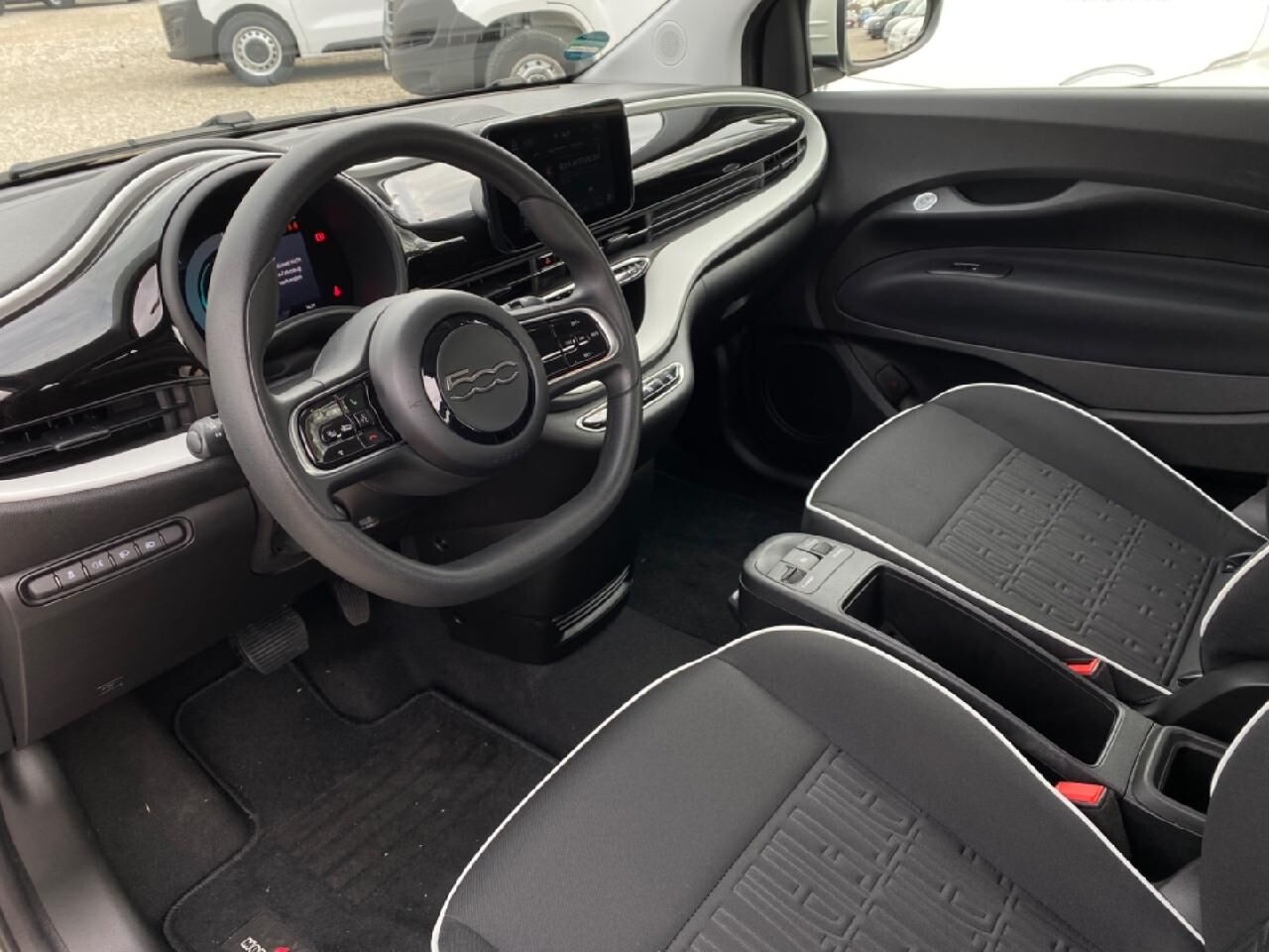 FIAT 500e Action Ansicht 5 für Fahrzeugdetailseite