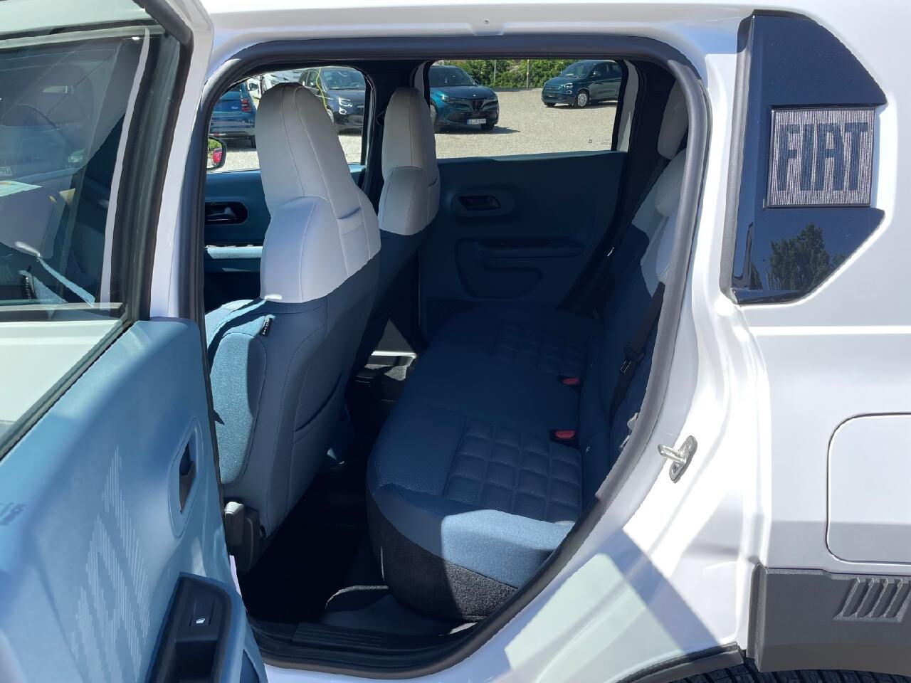 FIAT Grande Panda 1.2 Hybrid 74 kW La Prima Ansicht 8 für Fahrzeugdetailseite