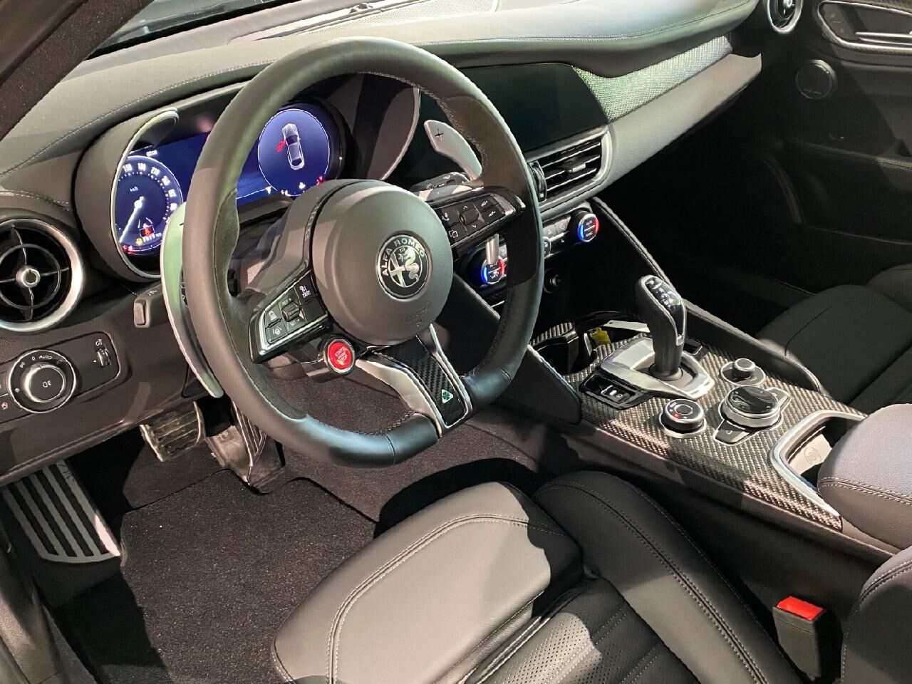 ALFA ROMEO Giulia Quadrifoglio Akrapovic*Tech* Ansicht 10 für Fahrzeugdetailseite