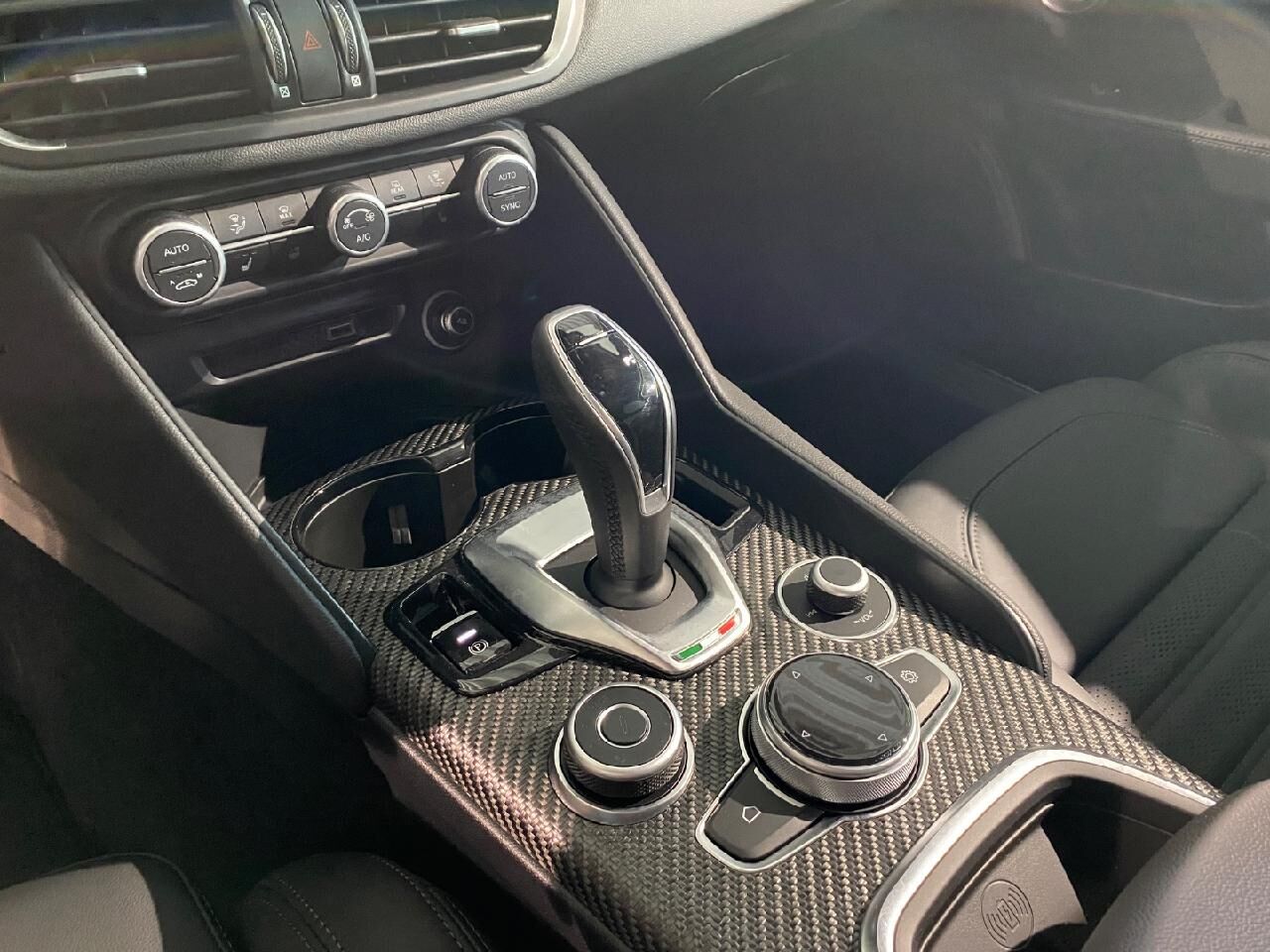 ALFA ROMEO Giulia Quadrifoglio Akrapovic*Tech* Ansicht 14 für Fahrzeugdetailseite