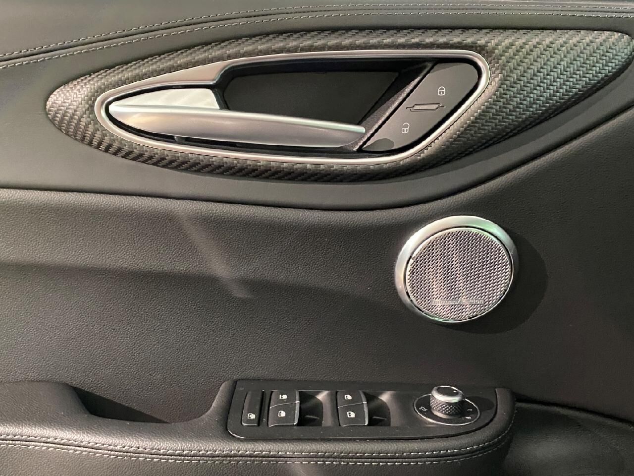 ALFA ROMEO Giulia Quadrifoglio Akrapovic*Tech* Ansicht 15 für Fahrzeugdetailseite
