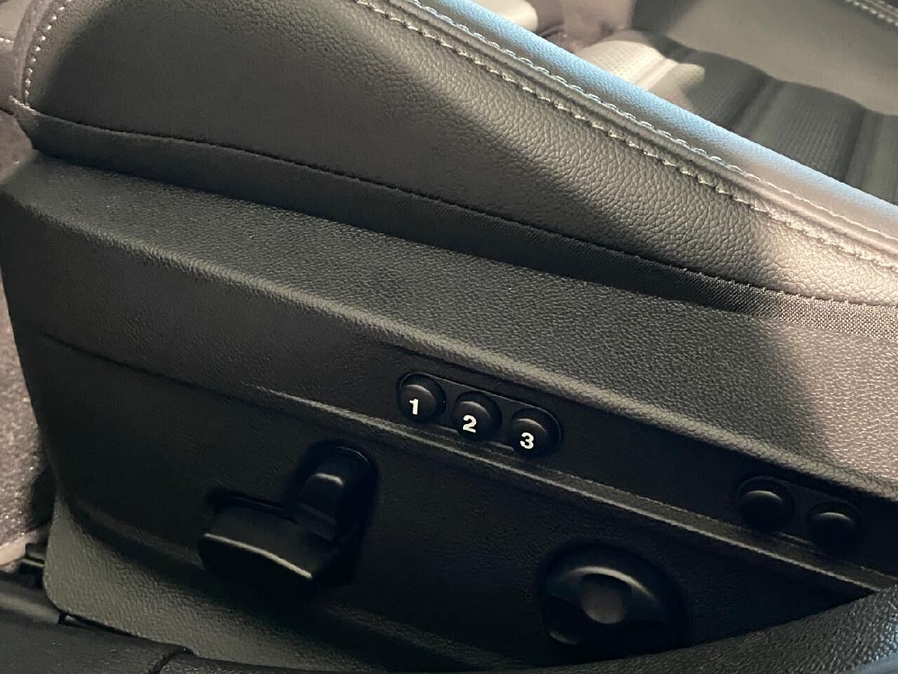 ALFA ROMEO Giulia Quadrifoglio Akrapovic*Tech* Ansicht 16 für Fahrzeugdetailseite