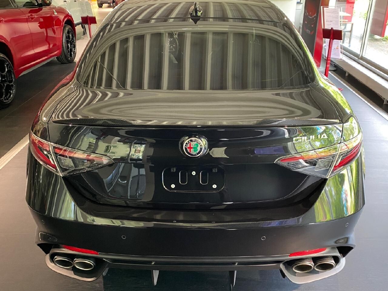 ALFA ROMEO Giulia Quadrifoglio Akrapovic*Tech* Ansicht 6 für Fahrzeugdetailseite