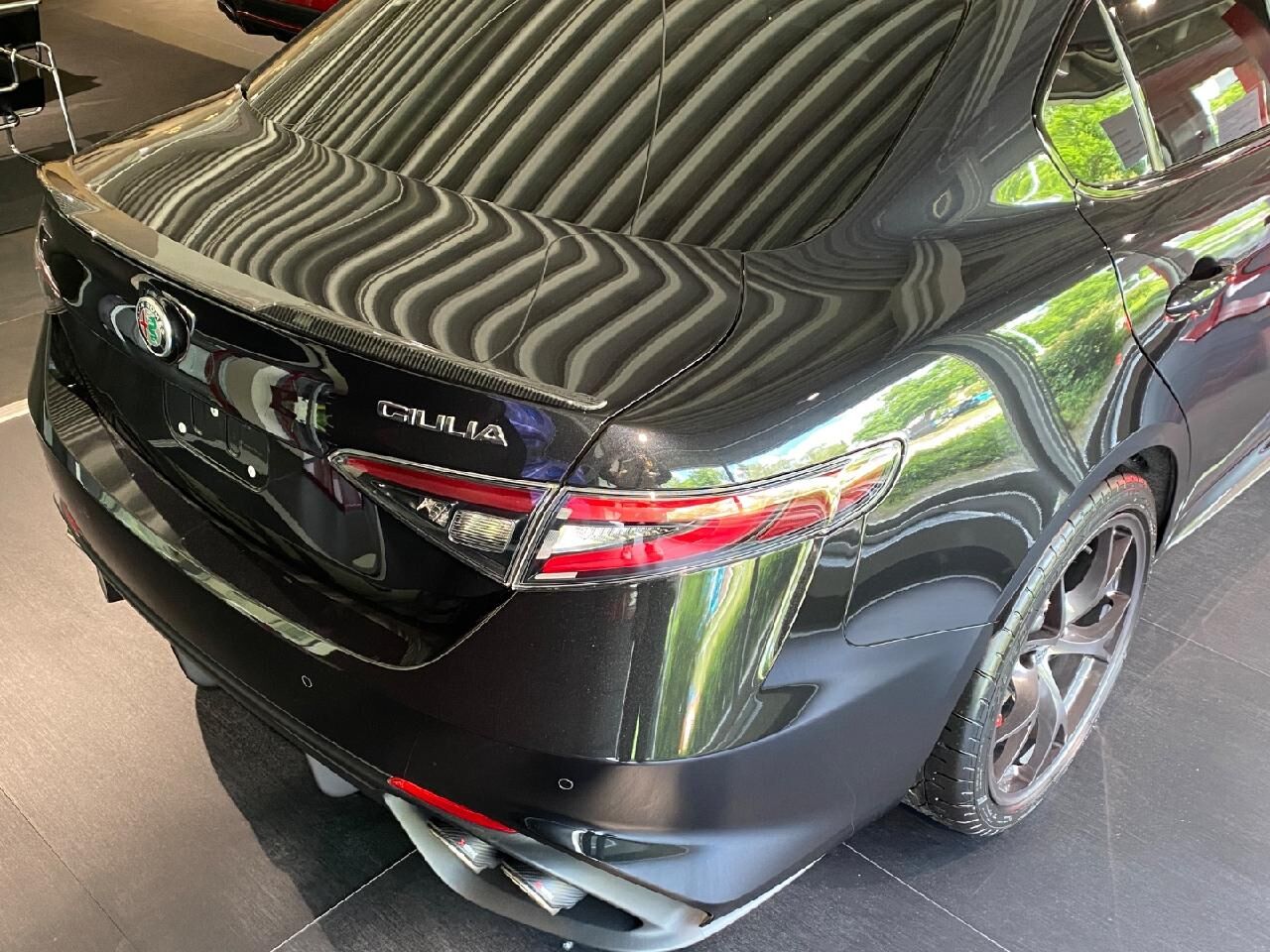 ALFA ROMEO Giulia Quadrifoglio Akrapovic*Tech* Ansicht 9 für Fahrzeugdetailseite