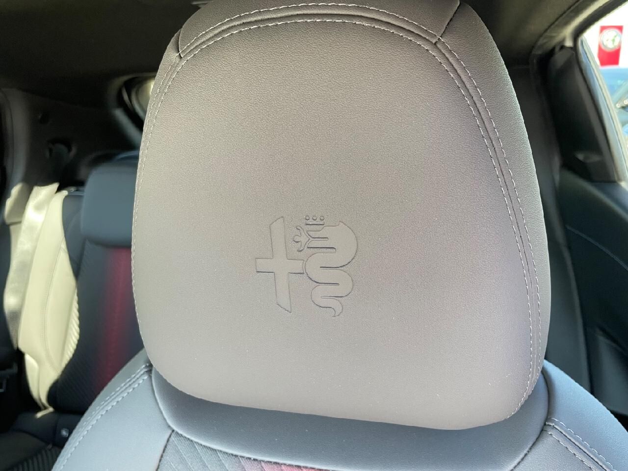 ALFA ROMEO Junior Elettrica 115 kW TI Ansicht 12 für Fahrzeugdetailseite