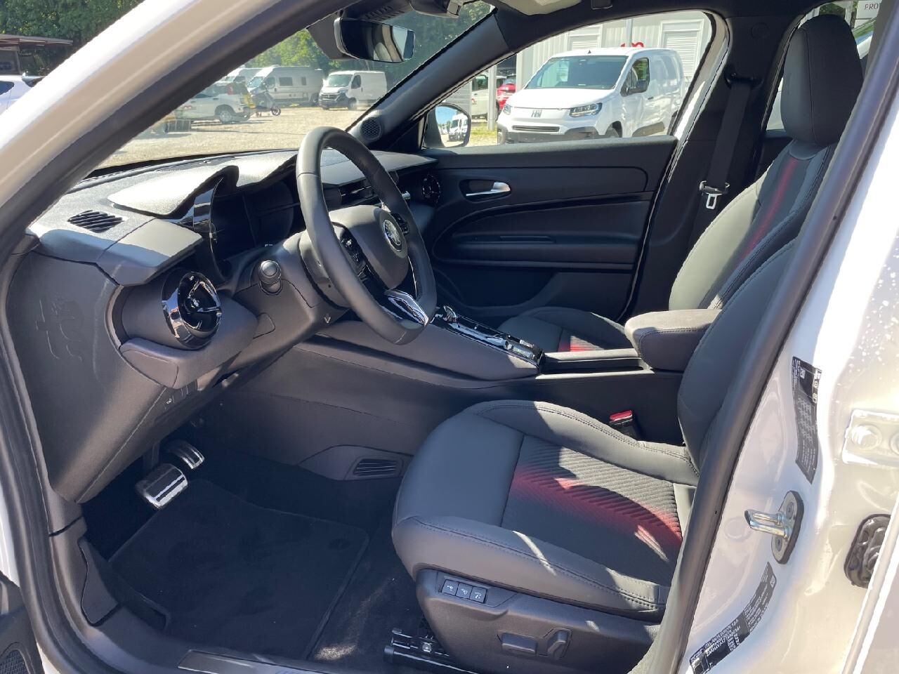 ALFA ROMEO Junior Elettrica 115 kW TI Ansicht 6 für Fahrzeugdetailseite