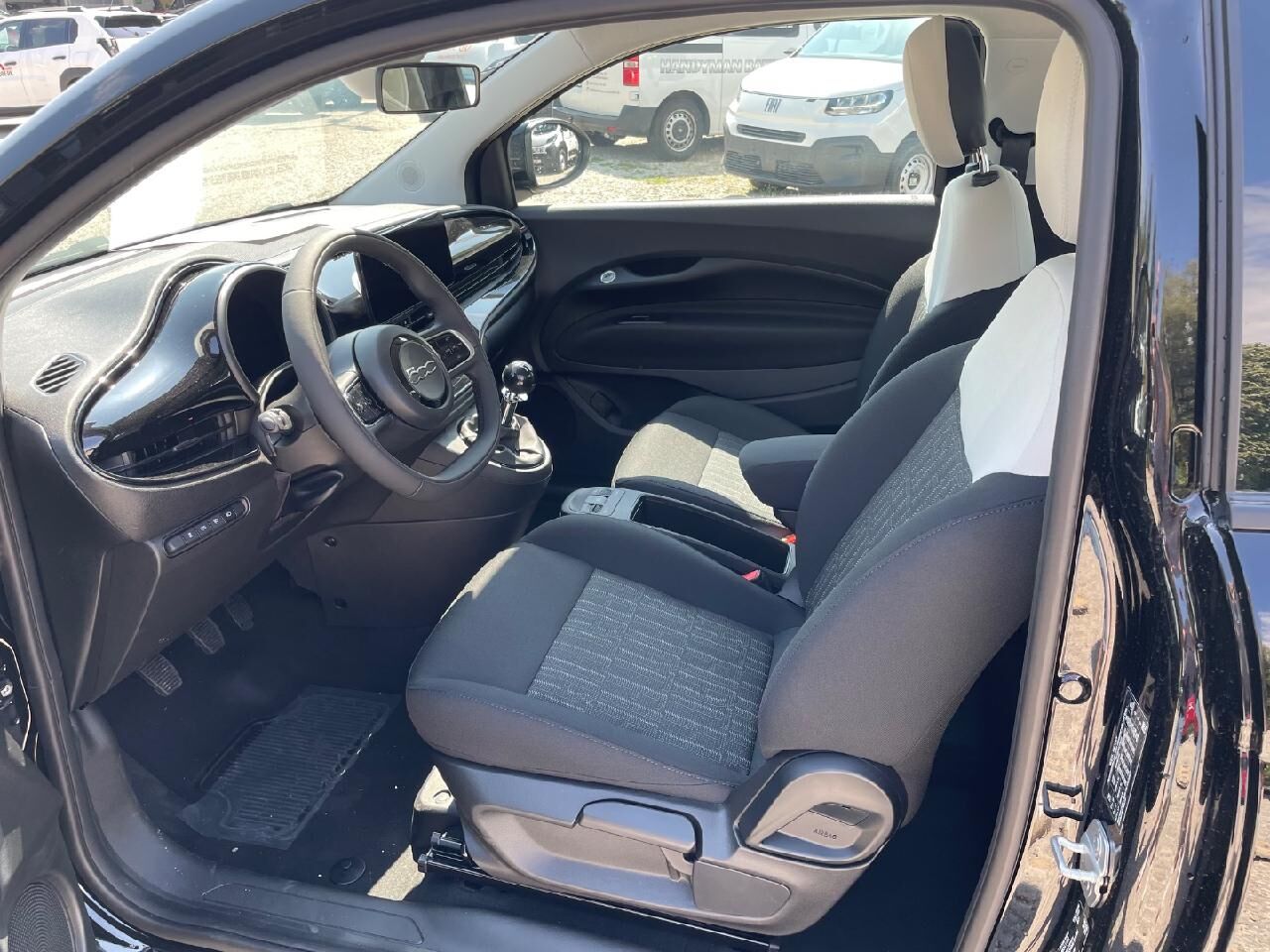 FIAT 500 Lim. 1.0 Hybrid 48 kW Icon Komfort-Paket Ansicht 6 für Fahrzeugdetailseite