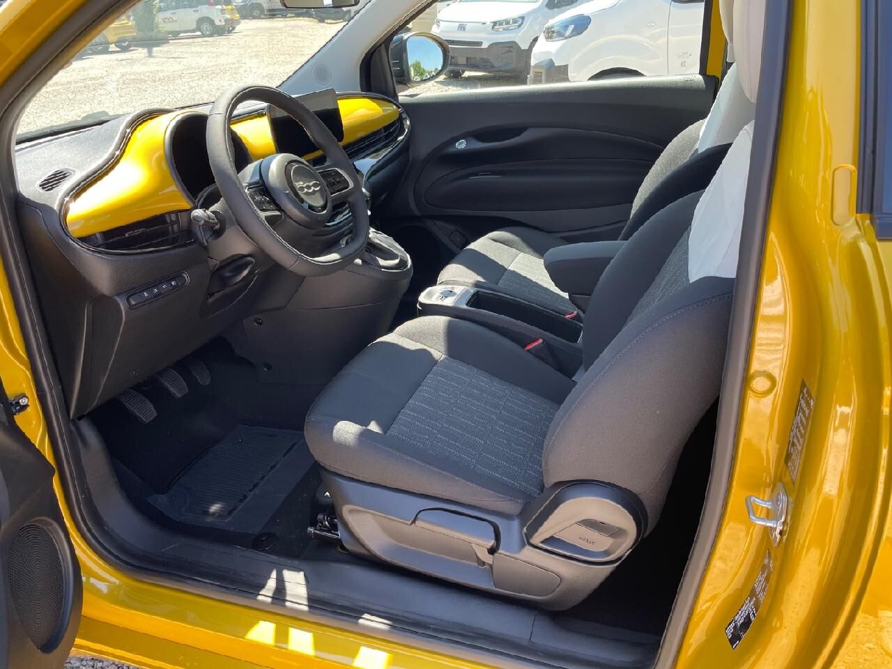 FIAT 500 Lim. 1.0 Hybrid 48 kW Icon inkl. Komfort-Pake Ansicht 5 für Fahrzeugdetailseite