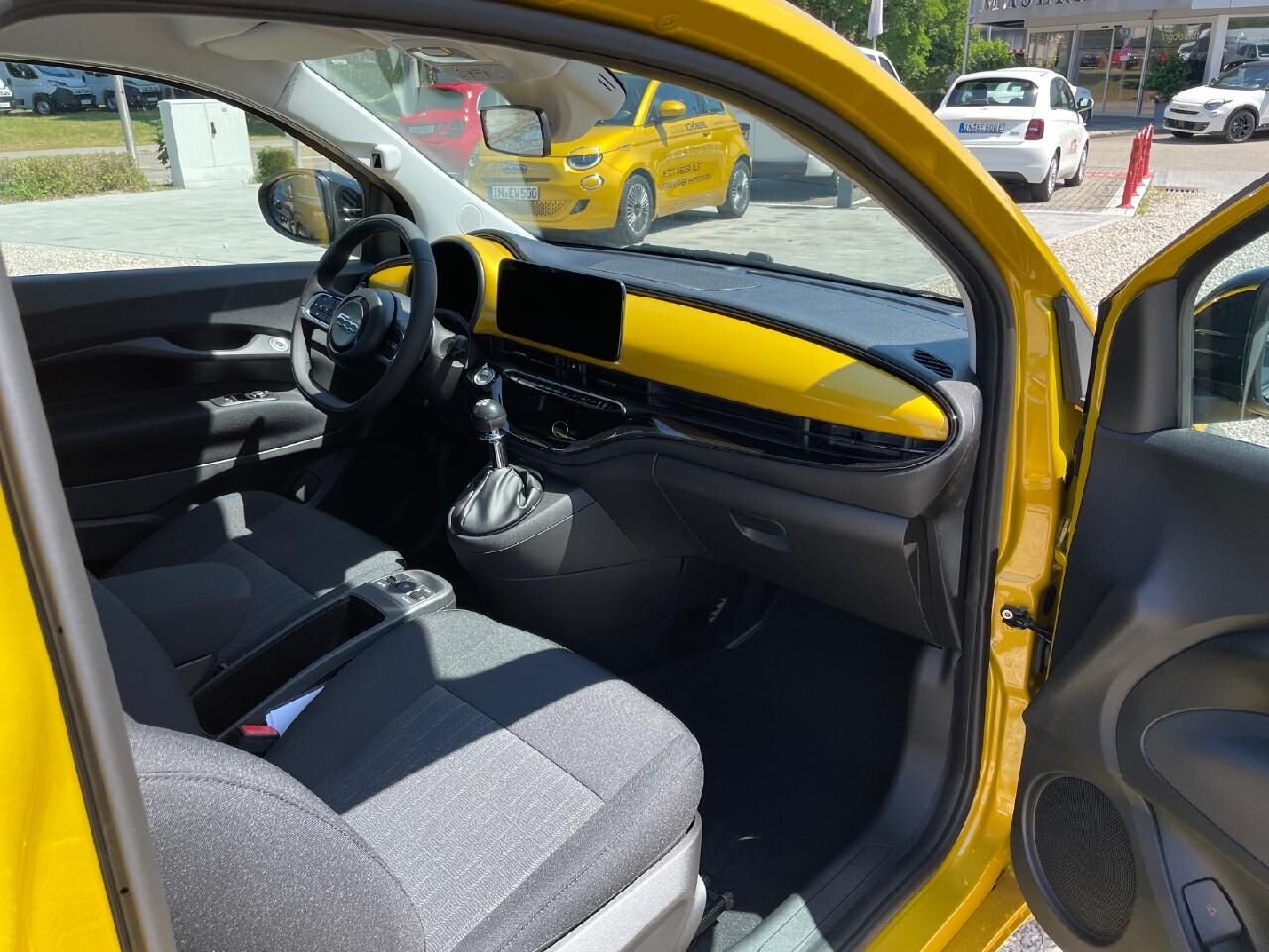 FIAT 500 Lim. 1.0 Hybrid 48 kW Icon inkl. Komfort-Pake Ansicht 7 für Fahrzeugdetailseite