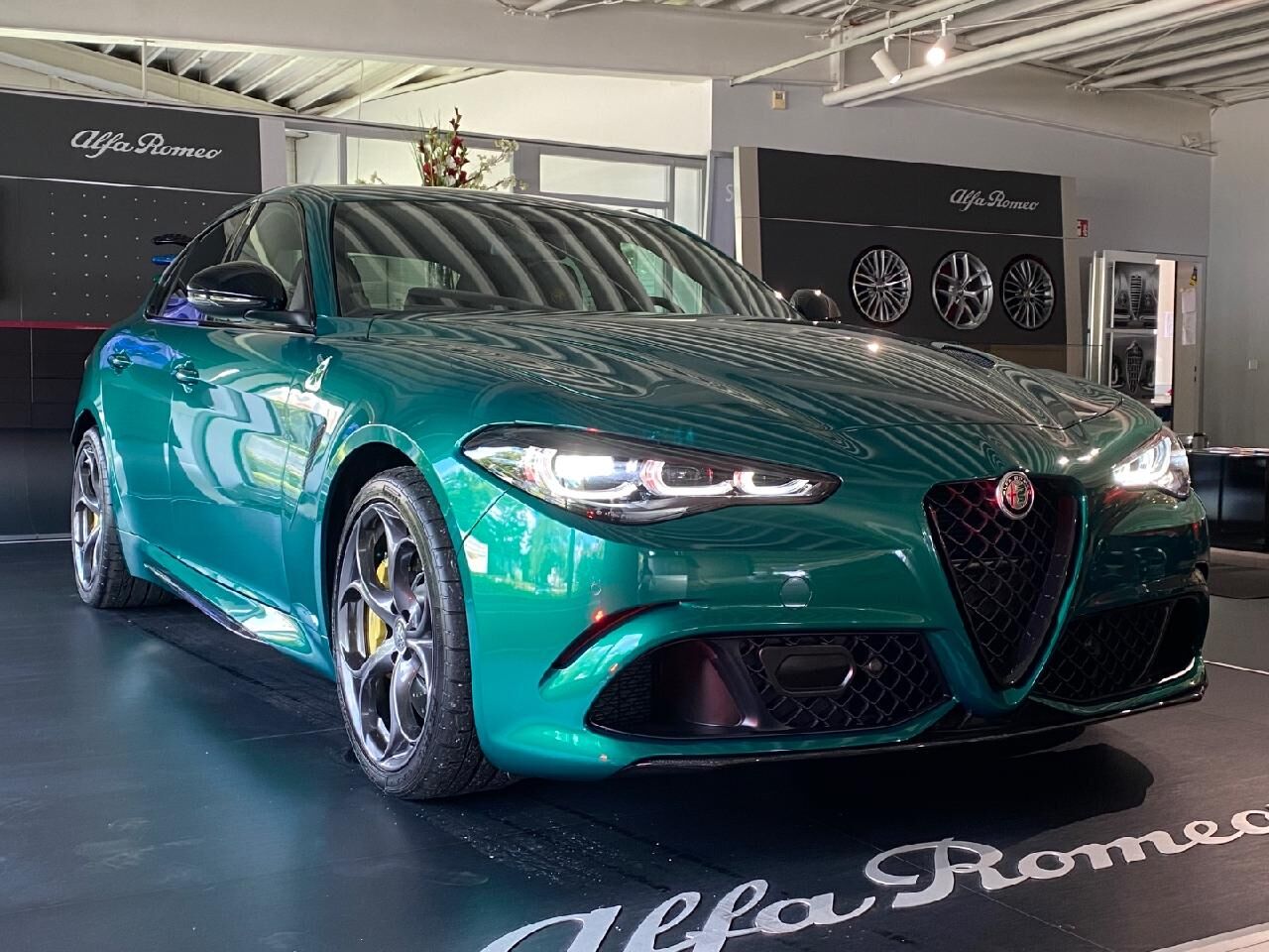 ALFA ROMEO Andere Quadrifoglio Oro Ansicht 4 für Fahrzeugdetailseite