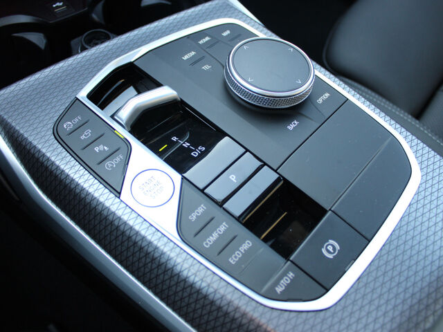 BMW 320 i T.M Sport PanoD.AHK ACC HUD Lenkradh.Park+ Ansicht 12 für Fahrzeugdetailseite