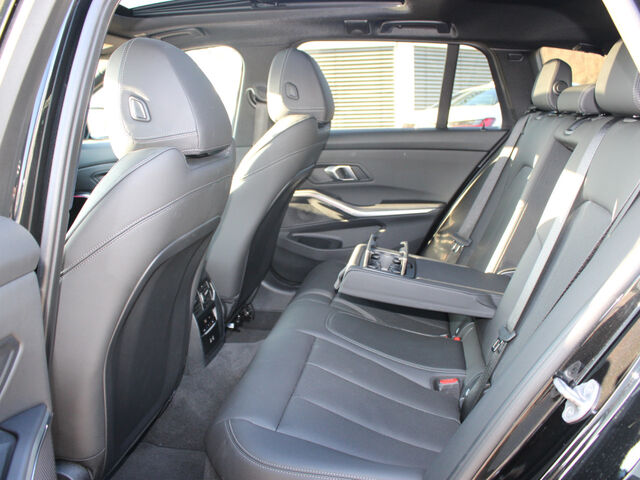 BMW 320 i T.M Sport PanoD.AHK ACC HUD Lenkradh.Park+ Ansicht 13 für Fahrzeugdetailseite