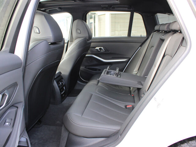 BMW 320 i T.M Sport PanoD.AHK ACC HUD Lenkradh.Park+ Ansicht 11 für Fahrzeugdetailseite