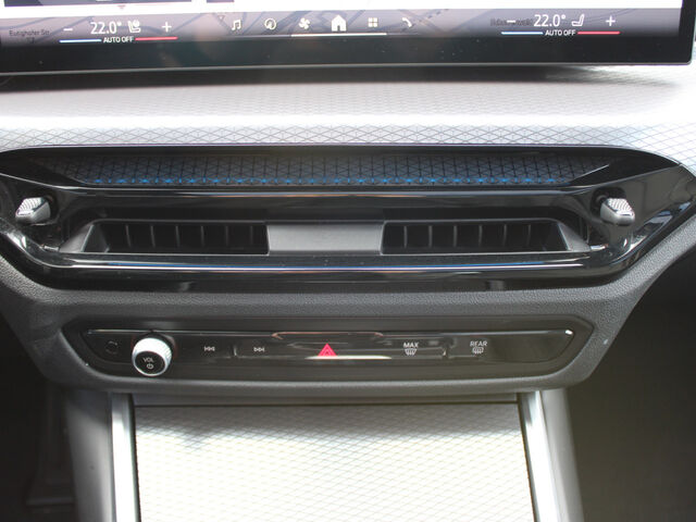 BMW 320 i T.M Sport PanoD.AHK ACC HUD Lenkradh.Park+ Ansicht 15 für Fahrzeugdetailseite