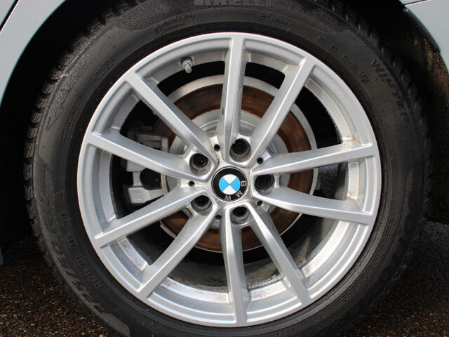 BMW 320 i T.M Sport PanoD.AHK ACC HUD Lenkradh.Park+ Ansicht 6 für Fahrzeugdetailseite