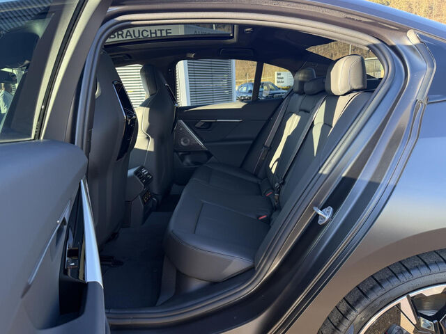 BMW i5 M60 xDrive Limo M Sport Pro B&W AHK Pano Komf.z Ansicht 12 für Fahrzeugdetailseite