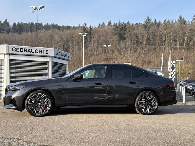 BMW 530 e xDrive Limo M Sport Pro B&W AHK  Travel Paket Ansicht 5 für Fahrzeugdetailseite