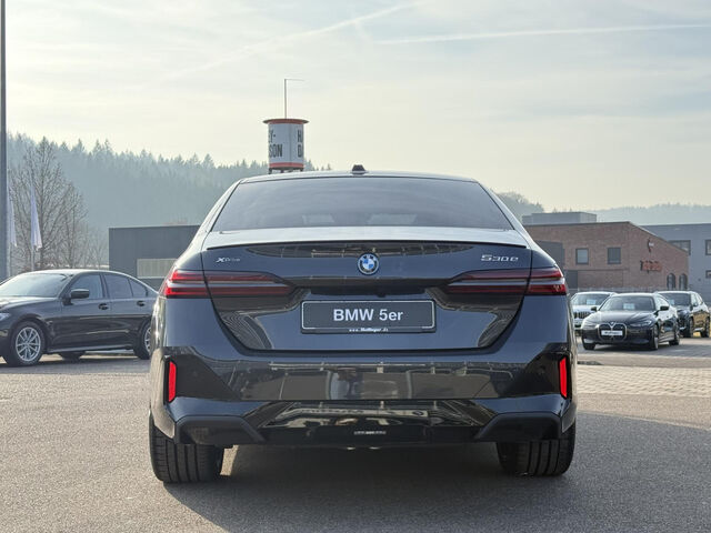 BMW 530 e xDrive Limo M Sport Pro B&W AHK  Travel Paket Ansicht 7 für Fahrzeugdetailseite