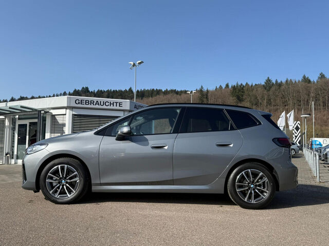 BMW 220 Active Tourer 220i Active Tourer M Sport AHK Komf.zug LED Ansicht 4 für Fahrzeugdetailseite