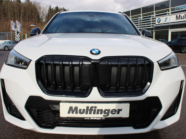 BMW X1 s18d M Sport PanoD.Kamera Ha/Ka.Ad-Fahrw.AHK Ansicht 4 für Fahrzeugdetailseite