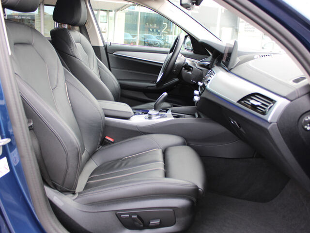 BMW 520 d T.Standh.Leder Laser HUD PanoD.LiveProf.AHK Ansicht 10 für Fahrzeugdetailseite