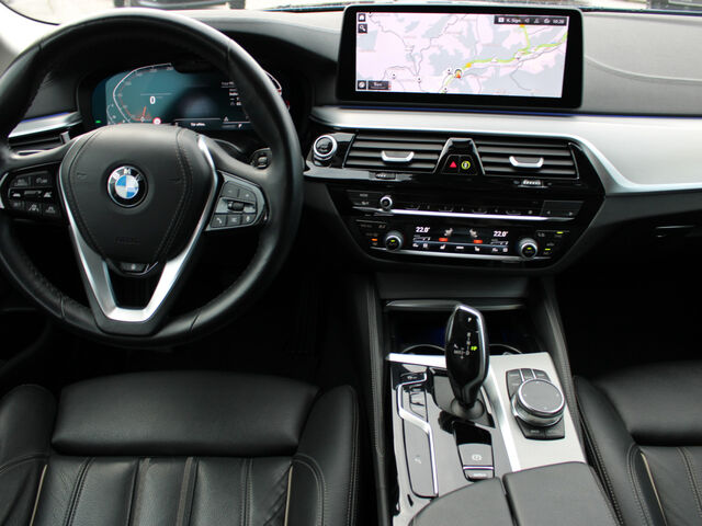 BMW 520 d T.Standh.Leder Laser HUD PanoD.LiveProf.AHK Ansicht 12 für Fahrzeugdetailseite