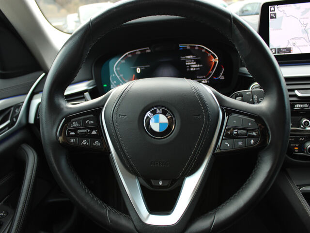 BMW 520 d T.Standh.Leder Laser HUD PanoD.LiveProf.AHK Ansicht 13 für Fahrzeugdetailseite