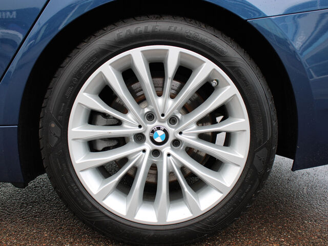 BMW 520 d T.Standh.Leder Laser HUD PanoD.LiveProf.AHK Ansicht 8 für Fahrzeugdetailseite