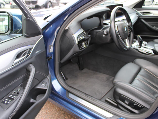 BMW 520 d T.Standh.Leder Laser HUD PanoD.LiveProf.AHK Ansicht 9 für Fahrzeugdetailseite