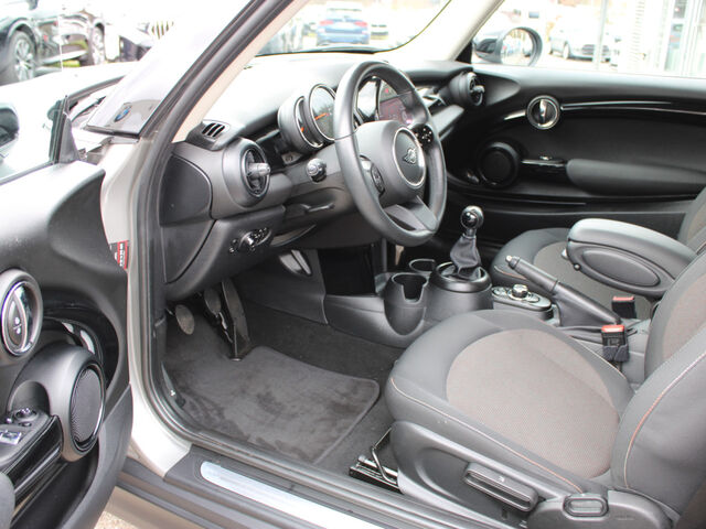 MINI Cooper Essential Trim LED DrivAss.Sitzh.CarPlay Ansicht 9 für Fahrzeugdetailseite