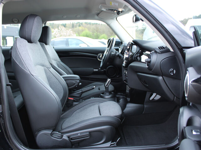 MINI Cooper Classic DKG Apple LED DAB+ Ansicht 10 für Fahrzeugdetailseite