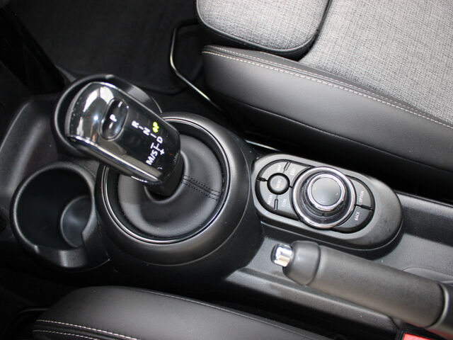 MINI Cooper Classic DKG Apple LED DAB+ Ansicht 13 für Fahrzeugdetailseite