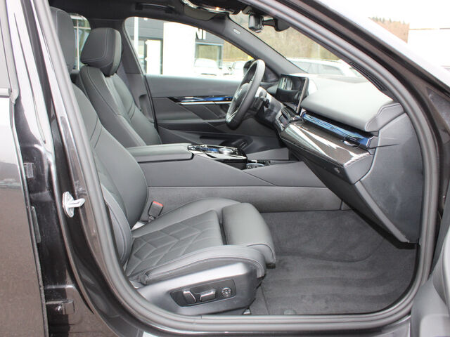 BMW 520 d T.M Sport ACC SuView.Standh.Sitzbel.AHK 20 Ansicht 10 für Fahrzeugdetailseite