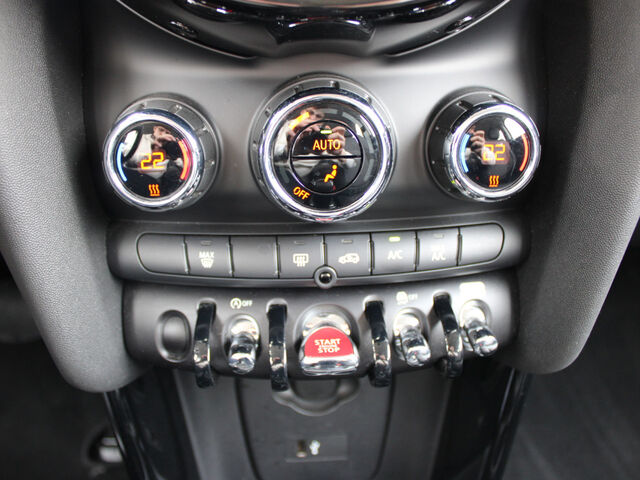 MINI Cooper Classic DKG Apple LED DAB+ Ansicht 14 für Fahrzeugdetailseite