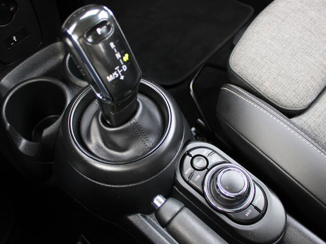 MINI Cooper Classic DKG Apple LED DAB+ Ansicht 13 für Fahrzeugdetailseite