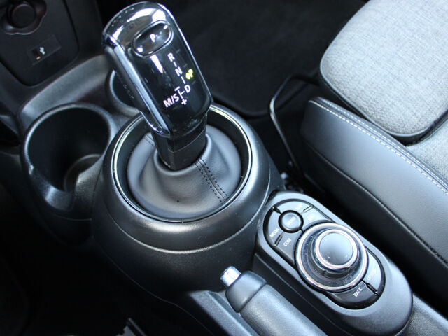 MINI Cooper Classic DKG Apple LED DAB+ Ansicht 14 für Fahrzeugdetailseite