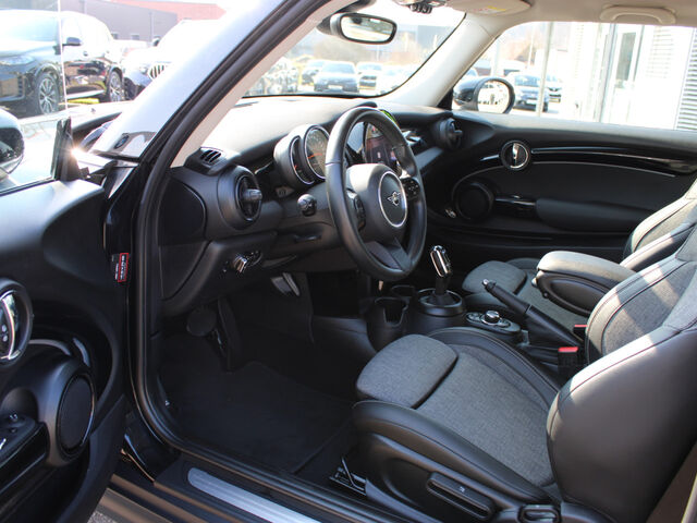 MINI Cooper Classic DKG Apple LED DAB+ Ansicht 9 für Fahrzeugdetailseite