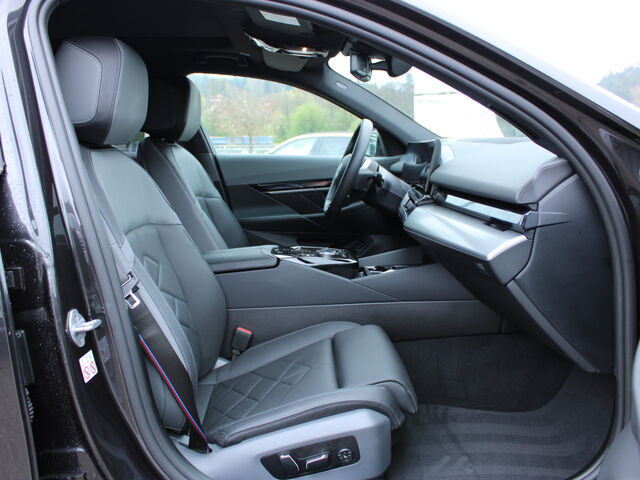 BMW i5 x40 M Sport Pro PanoD.SurView ACC KomfS+Bel. Ansicht 11 für Fahrzeugdetailseite