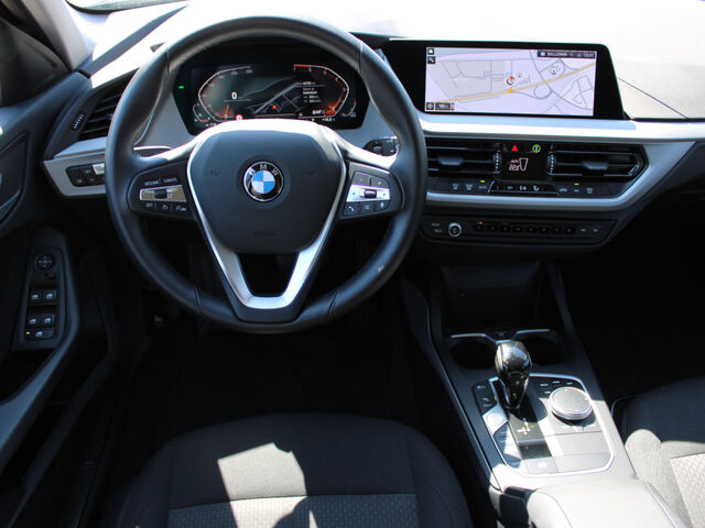 BMW 118 i Aut LiveProf LED Tempom PDC vo+hi. AHK Ansicht 11 für Fahrzeugdetailseite