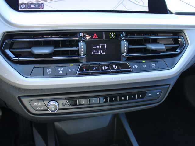 BMW 118 i Aut LiveProf LED Tempom PDC vo+hi. AHK Ansicht 14 für Fahrzeugdetailseite