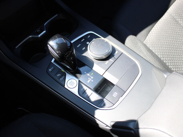 BMW 118 i Aut LiveProf LED Tempom PDC vo+hi. AHK Ansicht 15 für Fahrzeugdetailseite