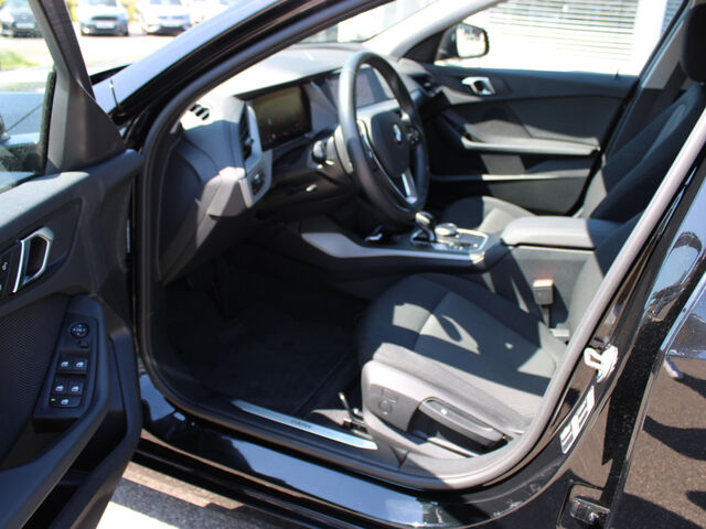 BMW 118 i Aut LiveProf LED Tempom PDC vo+hi. AHK Ansicht 9 für Fahrzeugdetailseite