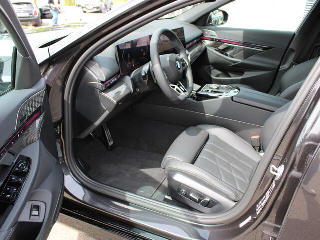 BMW 540 d T. xDr.M Sport Standh.AutoBahnAss.B&W AHK 20 Ansicht 10 für Fahrzeugdetailseite