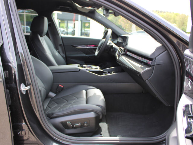BMW 540 d T. xDr.M Sport Standh.AutoBahnAss.B&W AHK 20 Ansicht 11 für Fahrzeugdetailseite