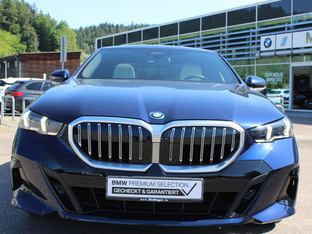 BMW 550 e M Sport ACC IntAkt.PanoD.Icon.Sitzbel.360Â° Ansicht 4 für Fahrzeugdetailseite