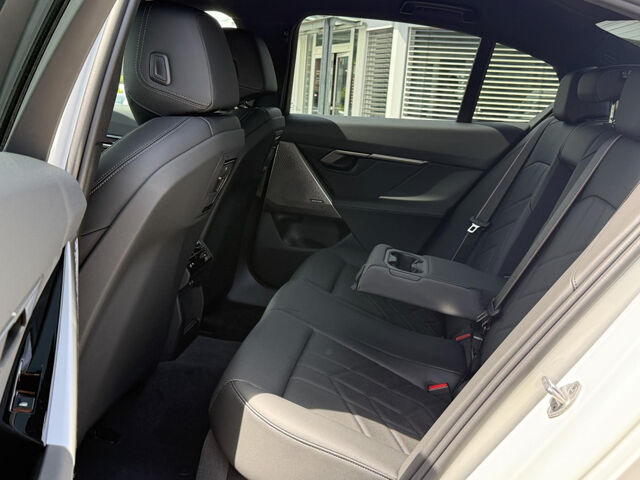 BMW 520 d xDrive Limo M Pro DrivAssPlus SHZ H/K AHK 19 Ansicht 12 für Fahrzeugdetailseite