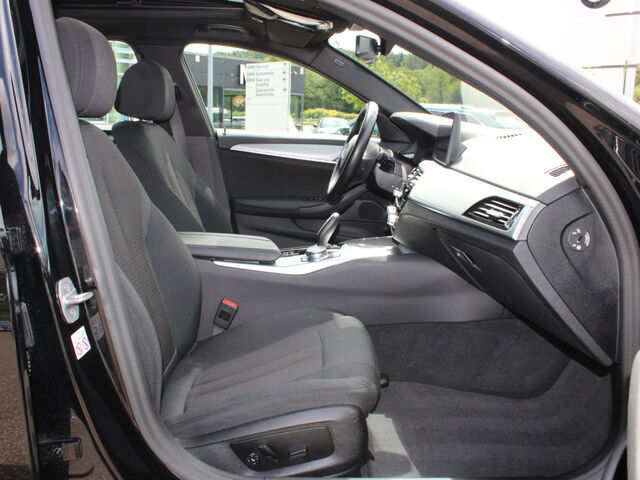 BMW 530 d Tour.PanoD.LiveProf.Kamera HiFi DrivParkAss Ansicht 10 für Fahrzeugdetailseite