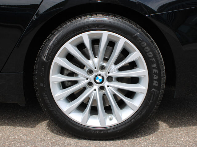 BMW 530 d Tour.PanoD.LiveProf.Kamera HiFi DrivParkAss Ansicht 8 für Fahrzeugdetailseite