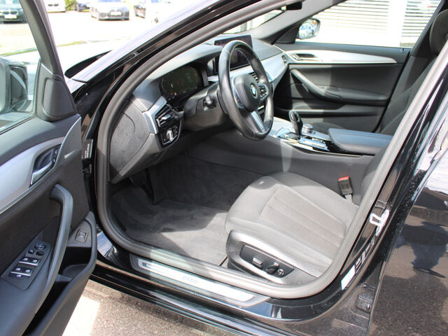 BMW 530 d Tour.PanoD.LiveProf.Kamera HiFi DrivParkAss Ansicht 9 für Fahrzeugdetailseite
